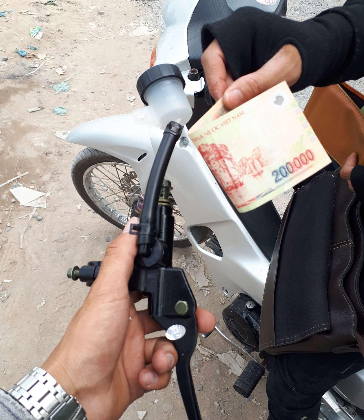 TAY THẮNG BÌNH DẦU RỜI