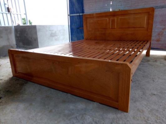 Giường sắt hộp  gỗ 1m8 x 2m