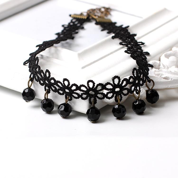 Vòng cổ choker ren hoa hạt châu đen tròn điệu đà