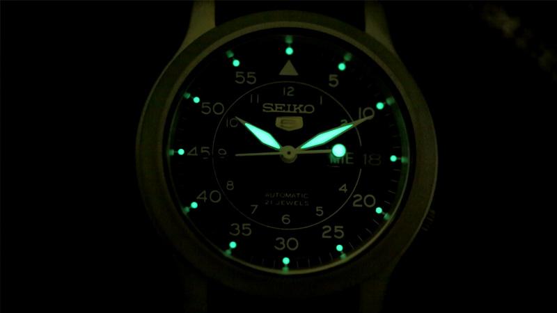 Đồng hồ nam dây dù Seiko 5 SNK807K2 (Xanh dương)
