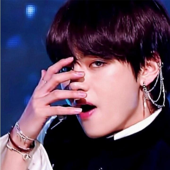 Khuyên tai BTS idol V answer móc thỏi rơi bông tai trang sức phụ kiện nam nữ thiết kế sáng tạo đẹp thời trang army