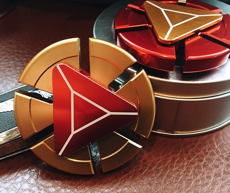 Con quay Fidget Spinner Người Sắt ( IRON MAN ) Cực Chất ( Vật liệu Kim loại cao cấp có hộp đựng )