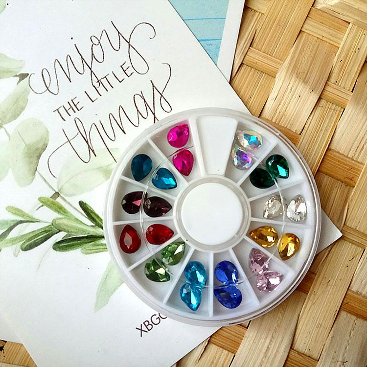 Khay kèm Hạt đá Giọt nước Trang trí Móng tay (Tặng keo dán) - Gấu Trúc Phụ kiện