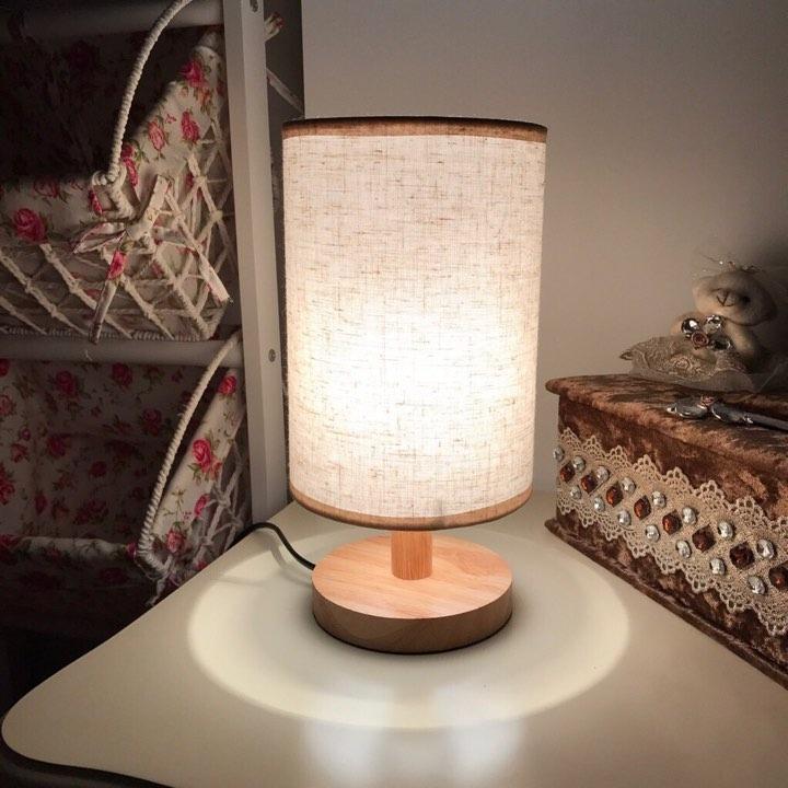 Đèn ngủ để bàn đế gỗ chóa vải cao cấp - Tặng kèm bóng LED chuyên dụng ánh sáng vàng