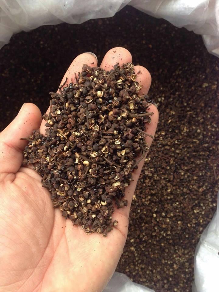 200g mắc khén + 100g hạt dổi
