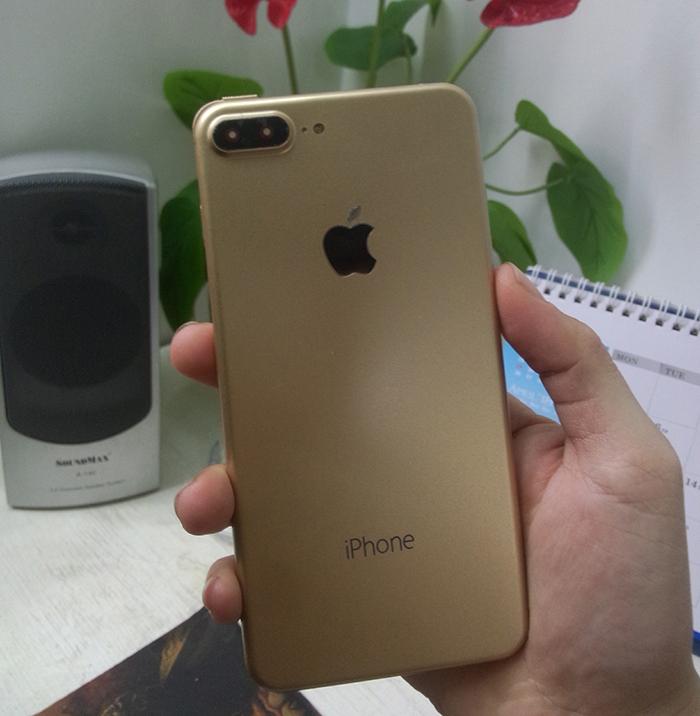 Hộp Quẹt Bật Lửa Hình Điện Thoại Iphone 7 Plus
