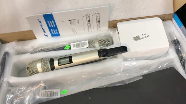 Micro không dây Sennheiser SKM 9000 – 4 Râu