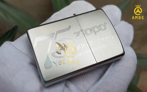 Zippo mạ Satin kỷ niệm Zippo 75 Z207