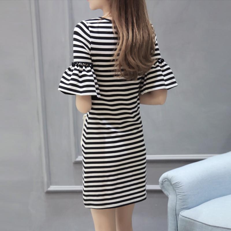 Váy Kẻ Ngang Tay Loe bs1659