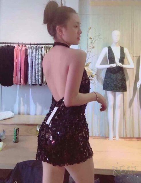 Đầm body cổ yếm ngắn kim sa