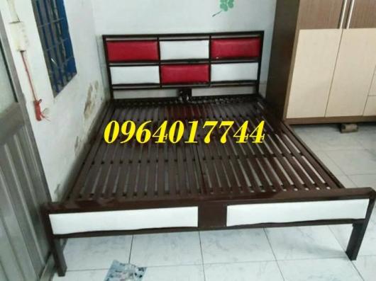 Giường sắt hộp  gỗ Duy Phương 1m8 G02