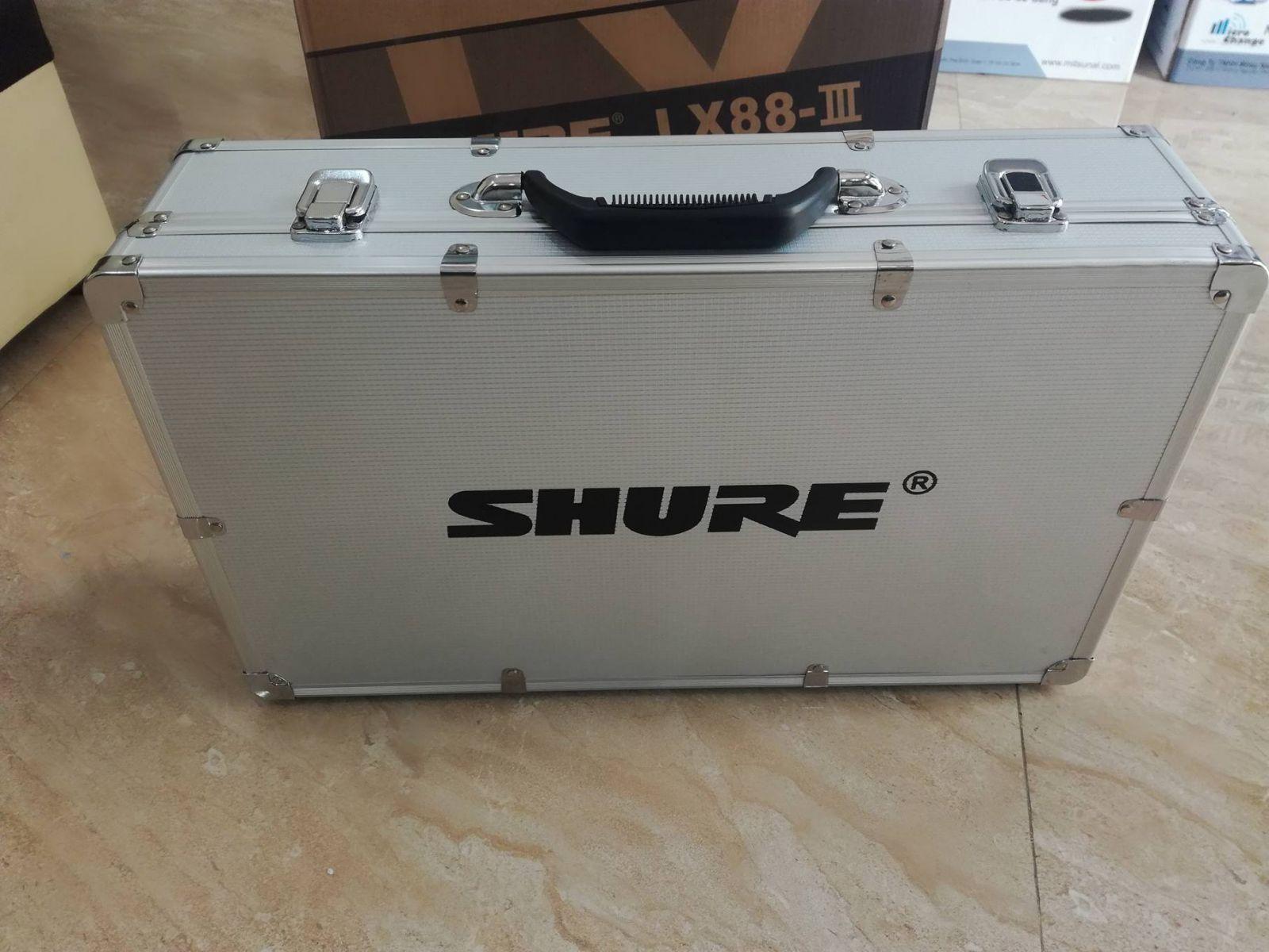 Micro không dây Shure LX-88 III