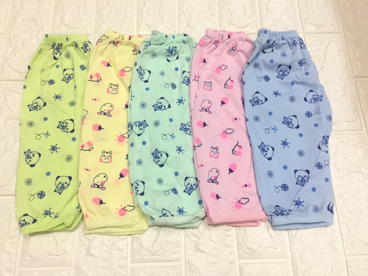 Quần chục trẻ sơ sinh Carter