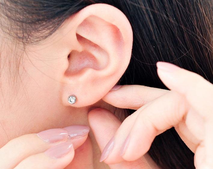 Bộ 2 bông tai tròn 7mm BT305 (màu bạc, hột trắng)