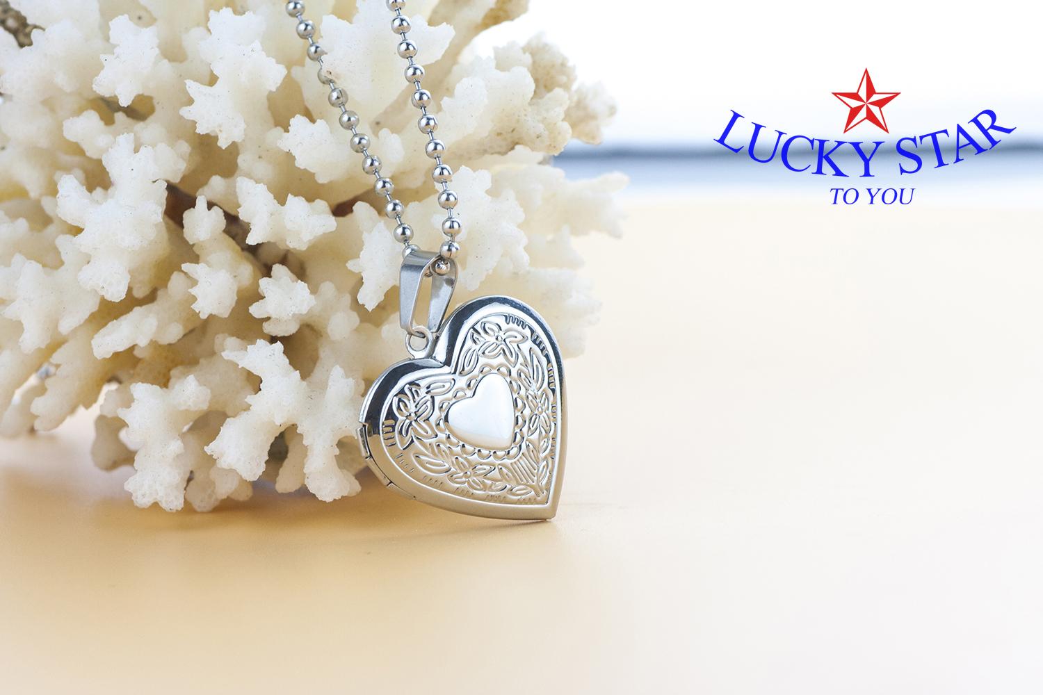 Dây chuyền trái tim lưu giữ ảnh kỉ niệm