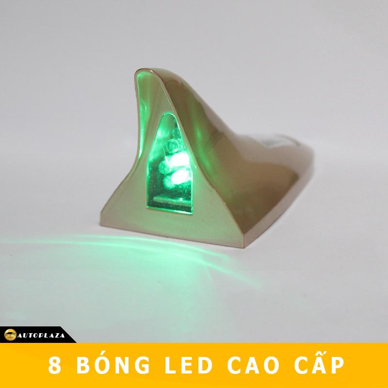 Đèn LED vây cá năng lượng mặt trời Shark Fin (AutoPlaza) (Bạc)