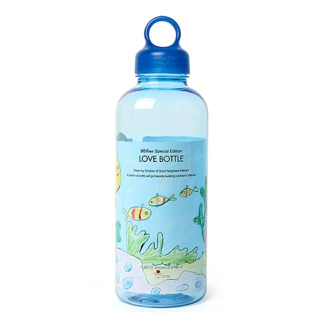 Bình nước L&L Bisfree in tranh hình cá 700ml - Màu xanh biển (Tranh do những em nhỏ Việ