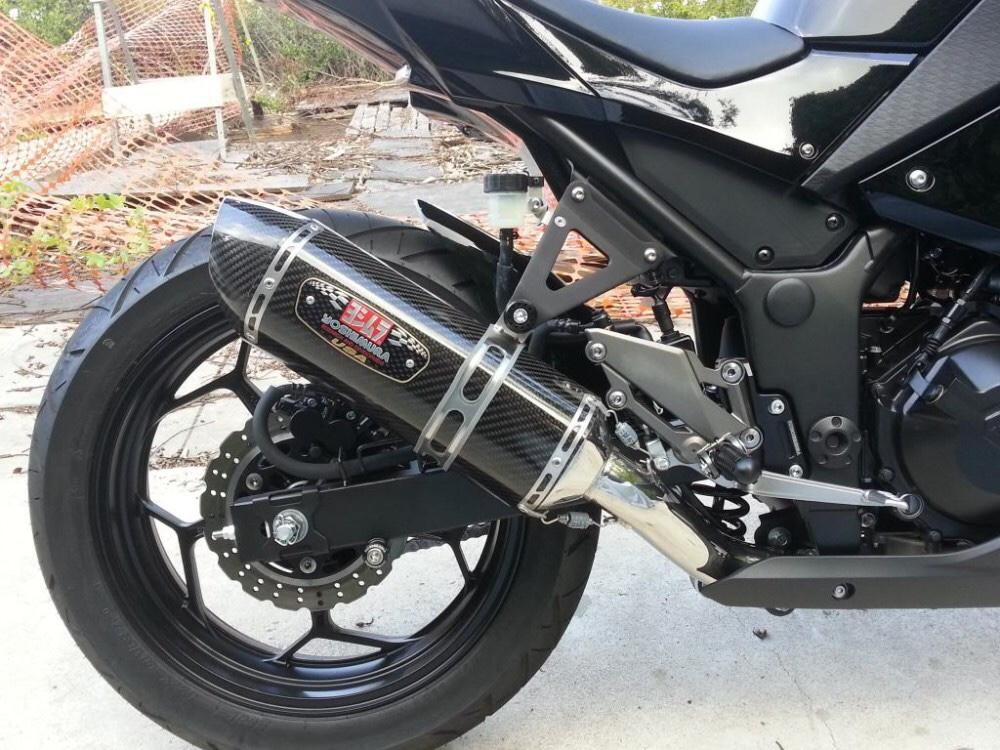 Bộ pô Y0SHlMURA R77 carbon nhập khẩu _thế hệ mới ( tặng cổ pô) dùng cho tất cả các dòng xe hiện nay