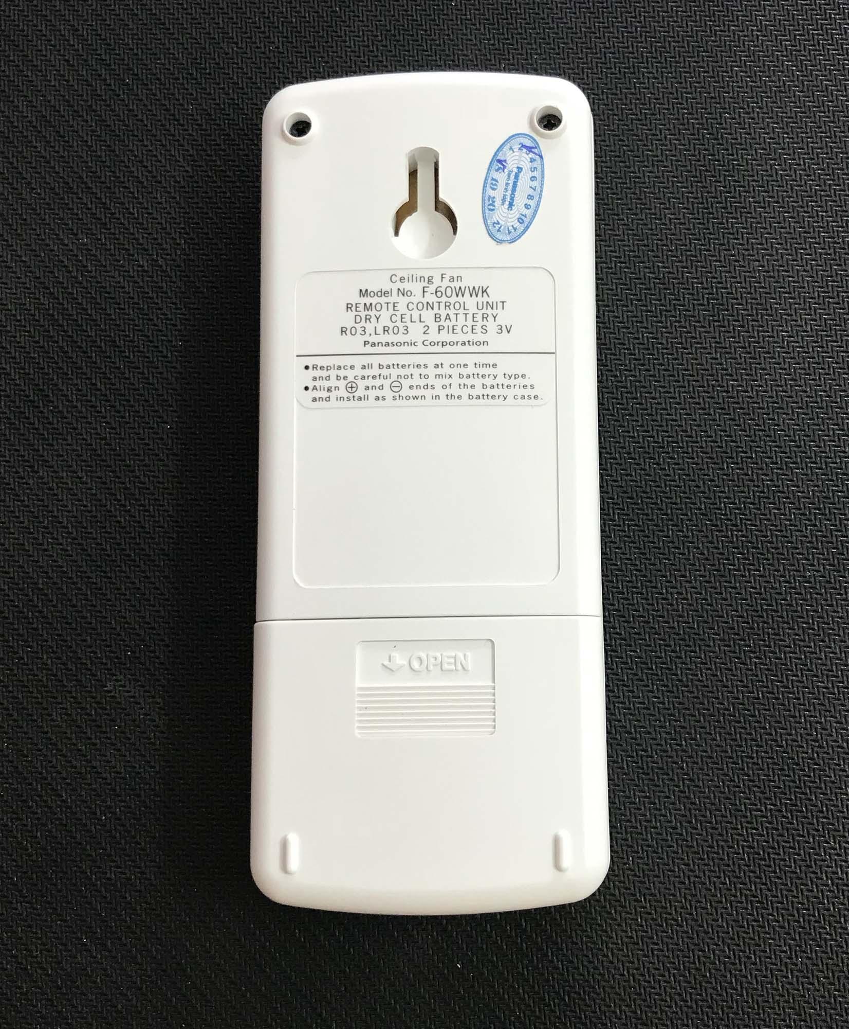 Điều khiển từ xa quạt trần 5 cánh panasonic (trắng)