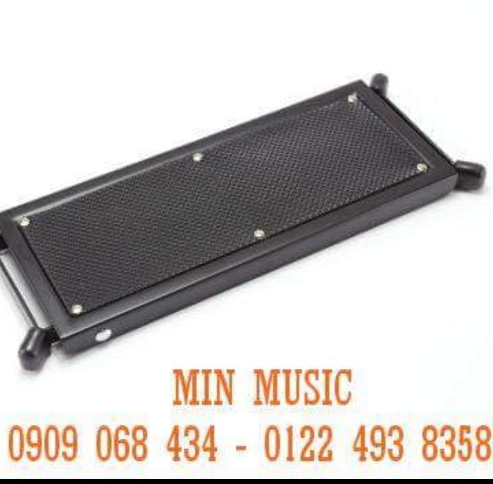 Ghế gác chân khi đàn guitar