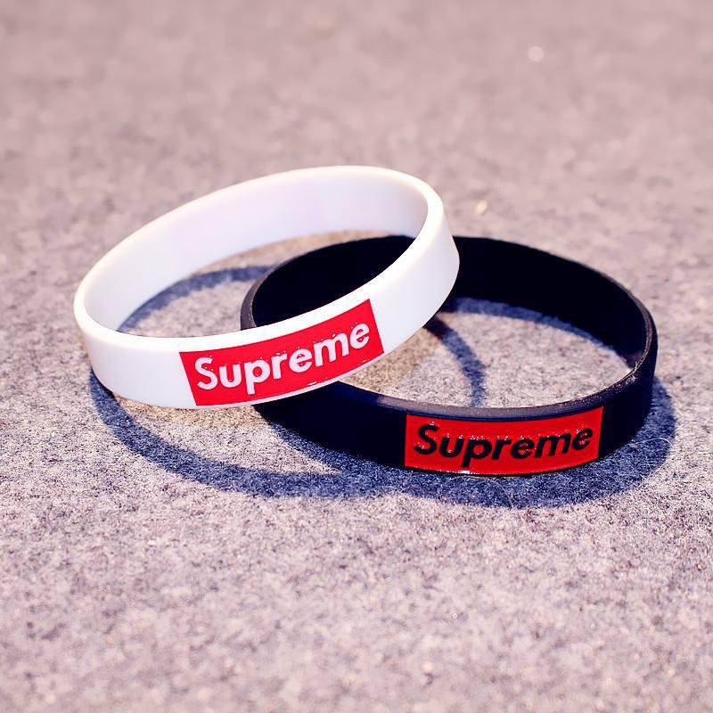Vòng đeo tay chữ SUPREME