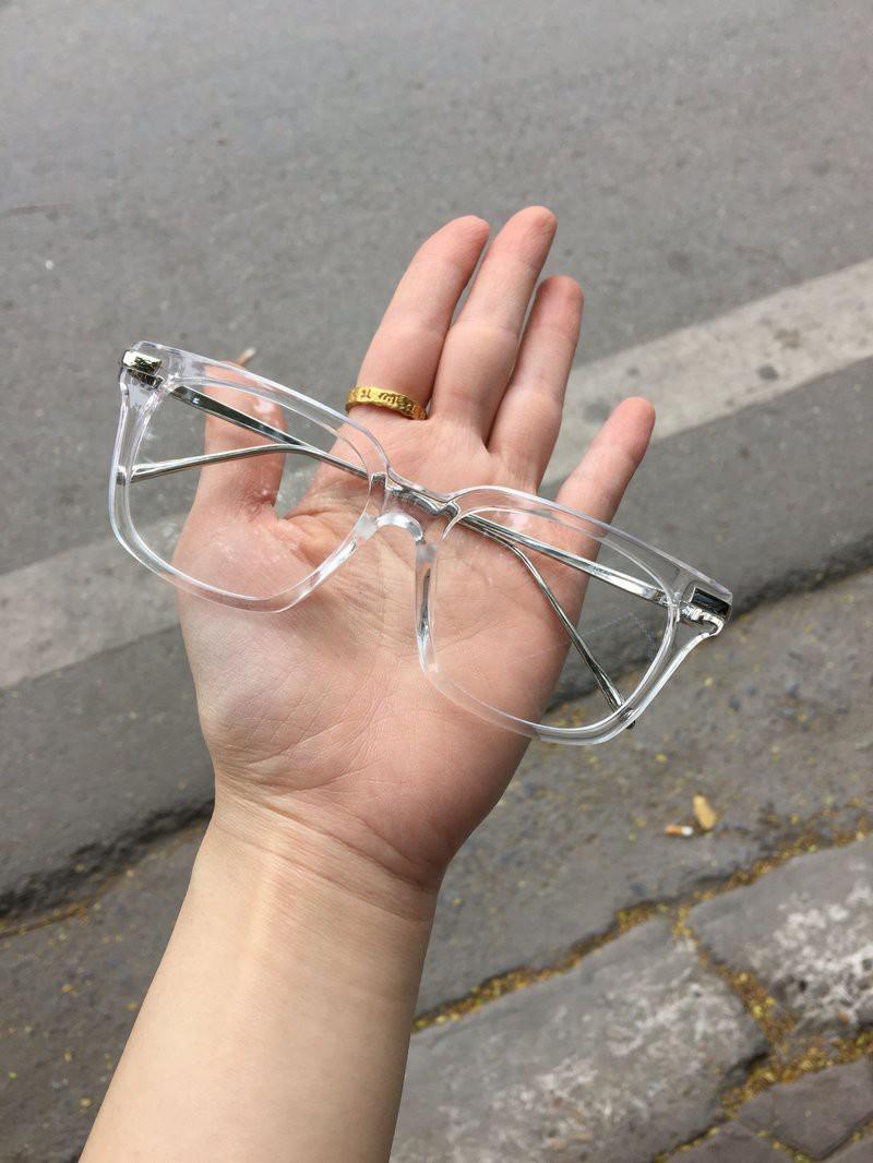 kính mắt gọng trong suốt