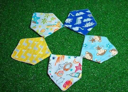 Combo 10 khăn yếm tam giác 2 lớp cúc bấm (Hàng Việt Nam)