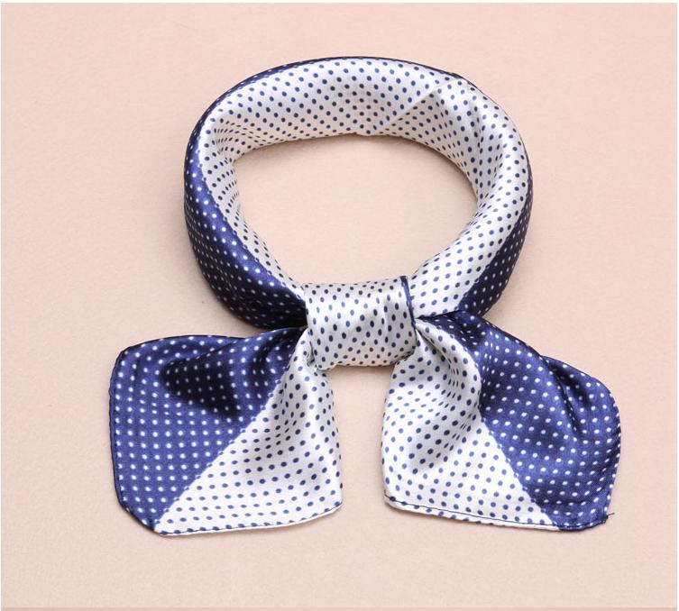 Khăn vuông satin chấm bi (màu xanh)