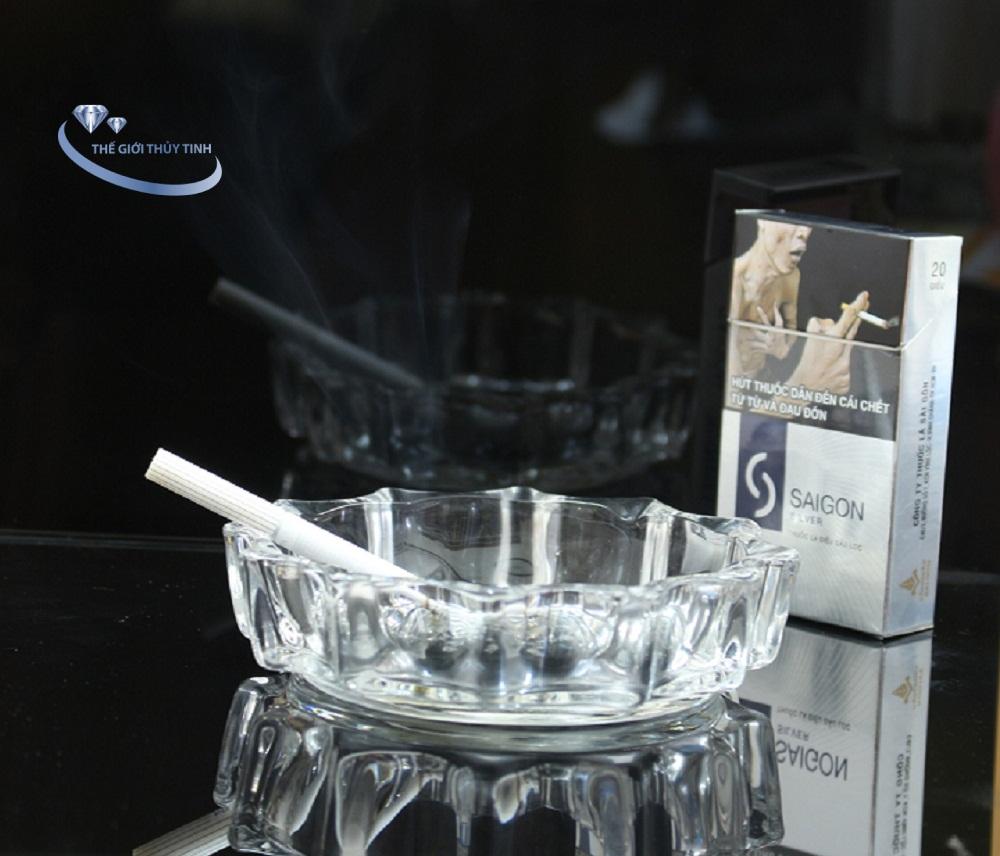 Gạt Tàn Thuốc Thủy Tinh Tròn Bông Nhỏ YG1004