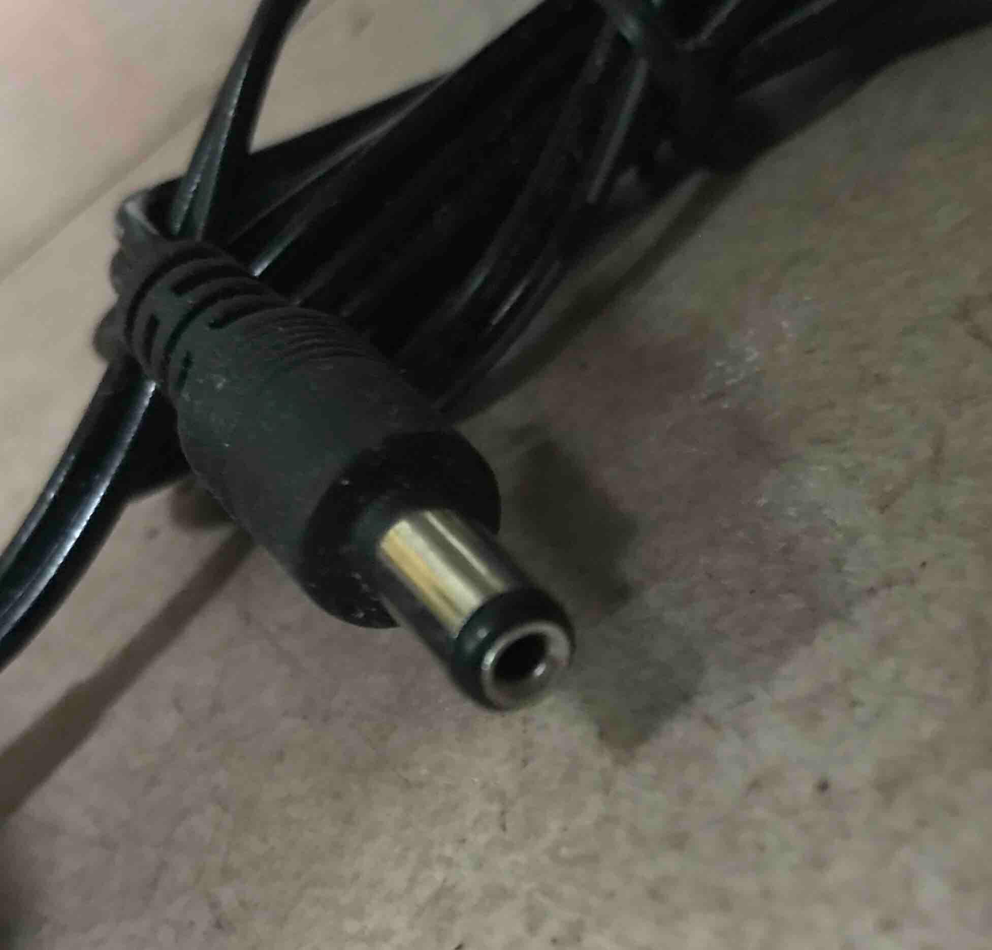 Sạc xe ô tô trẻ em loại 12v 1A