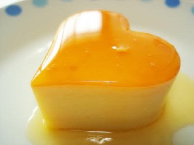 Bộ 50 hộp nhựa bánh flan hình tim