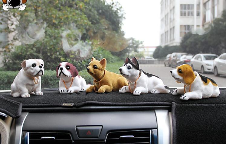 Chó lắc lư để taplo xe hơi (ô tô)