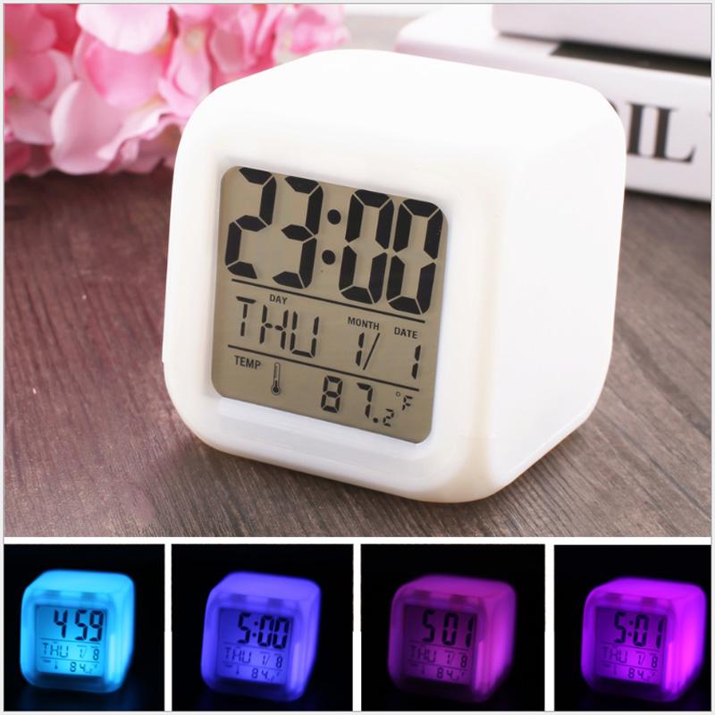 Đồng hồ báo thức kỹ thuật số tự đổi màu kiêm lịch, nhiệt kế, có đèn led đổi màu