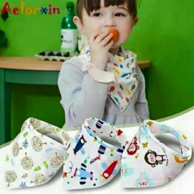 Khăn yếm tam giác cho bé 