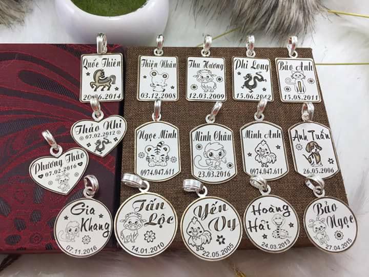Mặt dây chuyền bạc ta khắc tên chữ cho bé