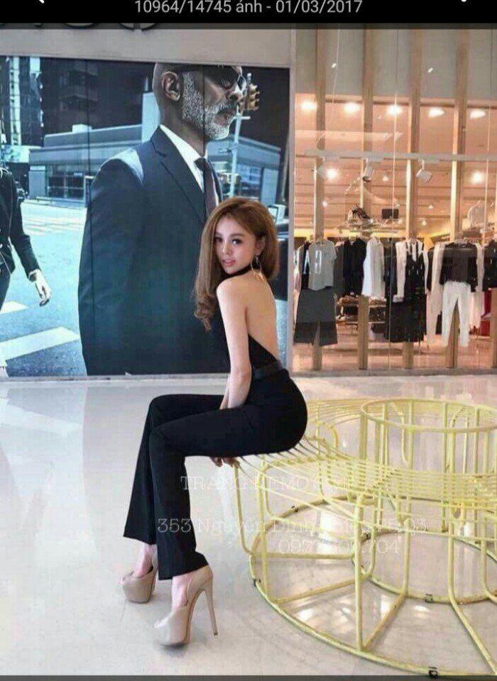 Jump dài cổ yếm hở lưng ống loe