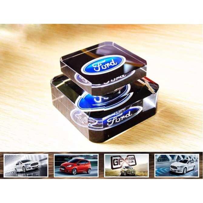 Nước hoa ô tô  pha lê logo hãng Ford