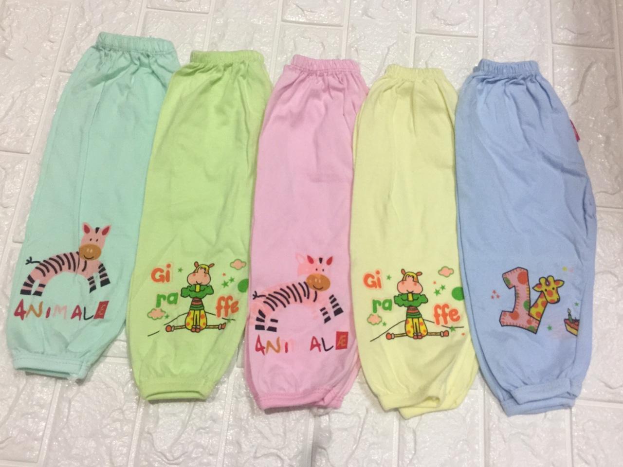 Quần chục trẻ sơ sinh Carter