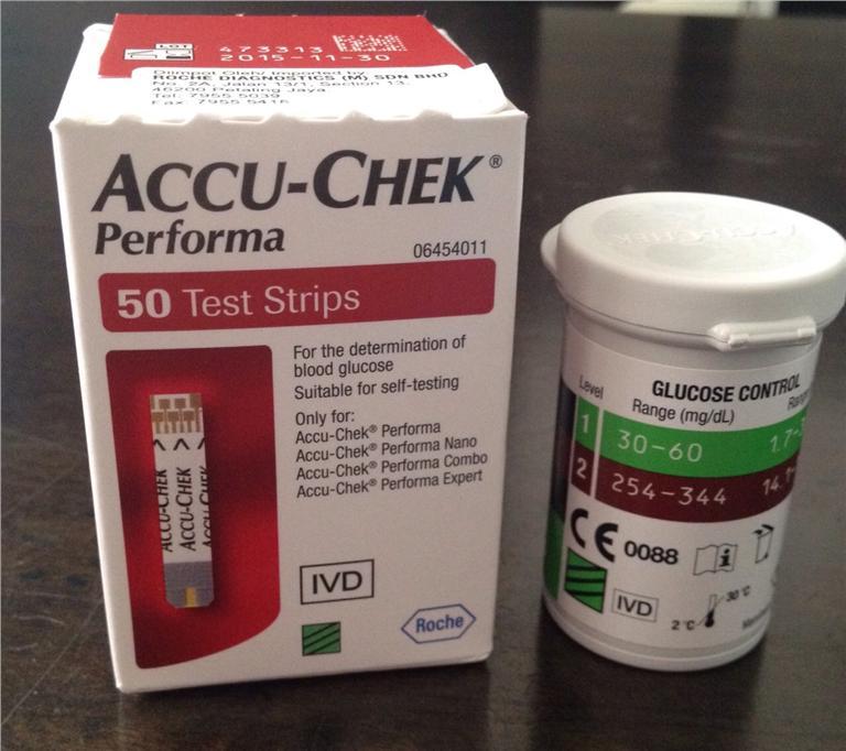 Que thử đường huyết Accu check Performa hộp 50 que