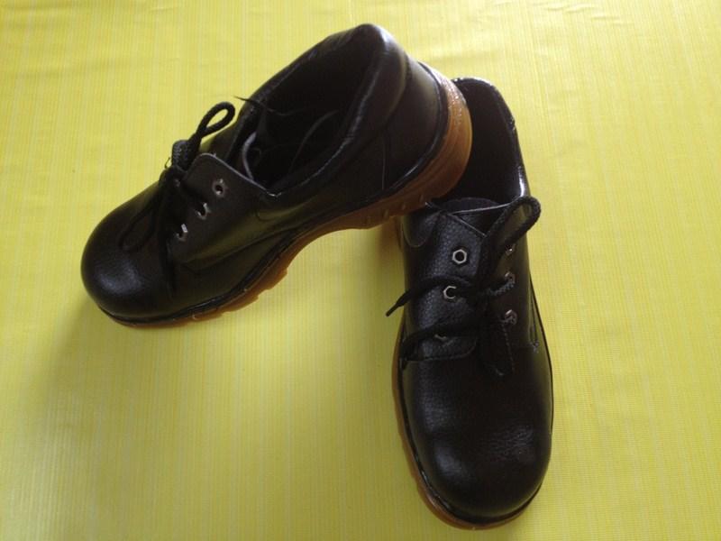 giầy bảo hộ lao động ĐẾ VÀNG(giầy mũi sắt đế kếp) size 38-43