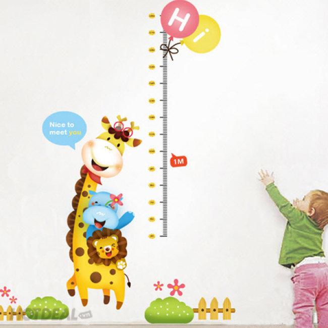 Decal đo chiều cao hươu vui vẻ cho bé ( 1m6 *1m2)
