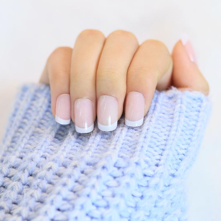 Bộ 24 móng tay giả viền trắng thời trang Pháp (kèm keo)