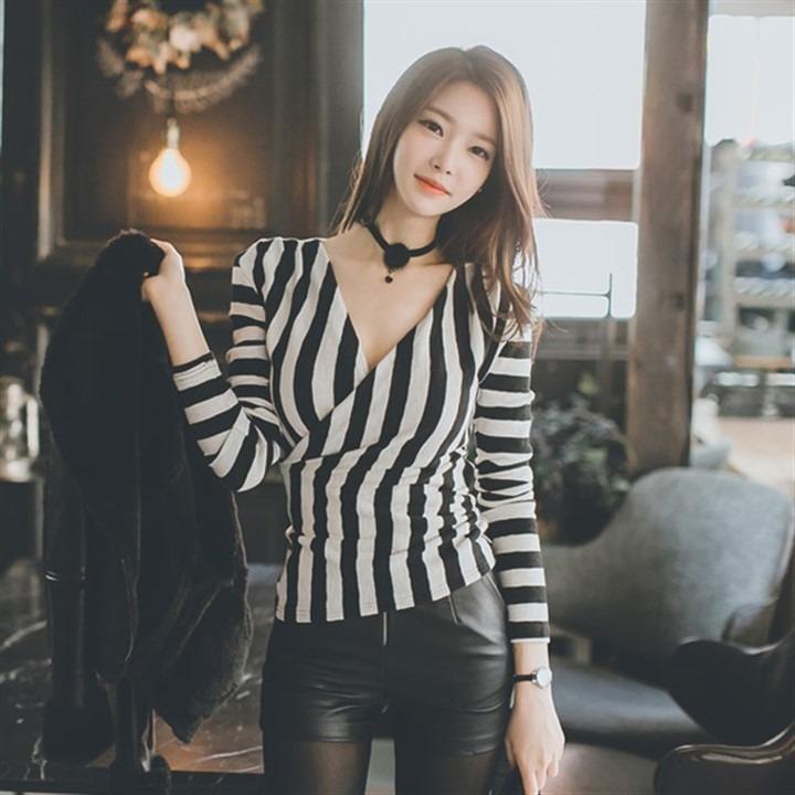 Áo Kiểu Cổ V Gợi Cảm - New Thoi Trang