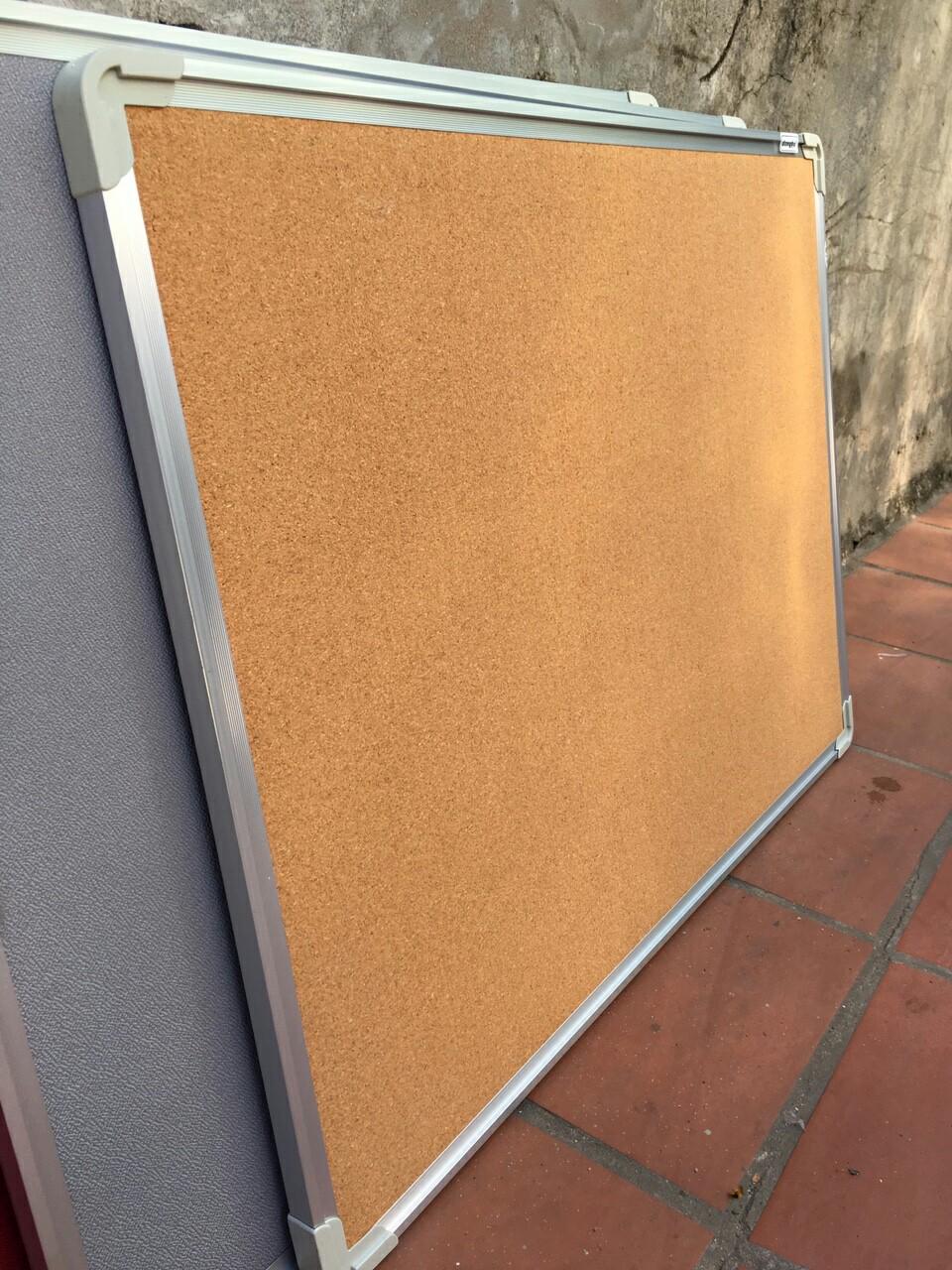 Bảng ghim lie 60x80cm ( Tặng ghim mũ màu)