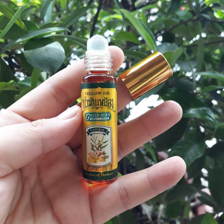 1 chai dầu gió lăn nghệ gừng Thái Lan