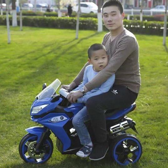 XE MÁY ĐIỆN TRẺ EM KIỂU DÁNG THỂ THAO
