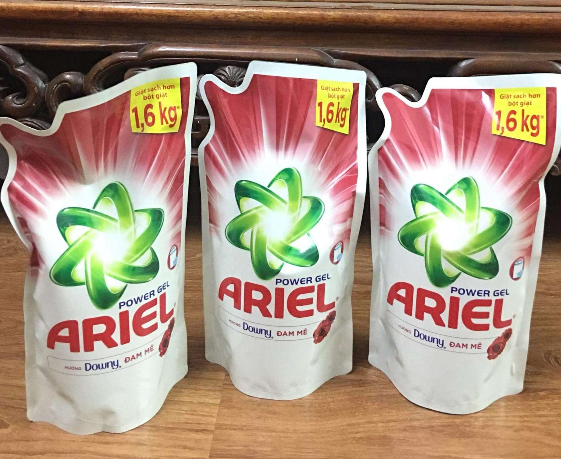 1 THÙNG( 8 GÓI) NƯỚC GIẶT TÚI ARIEL  810ml