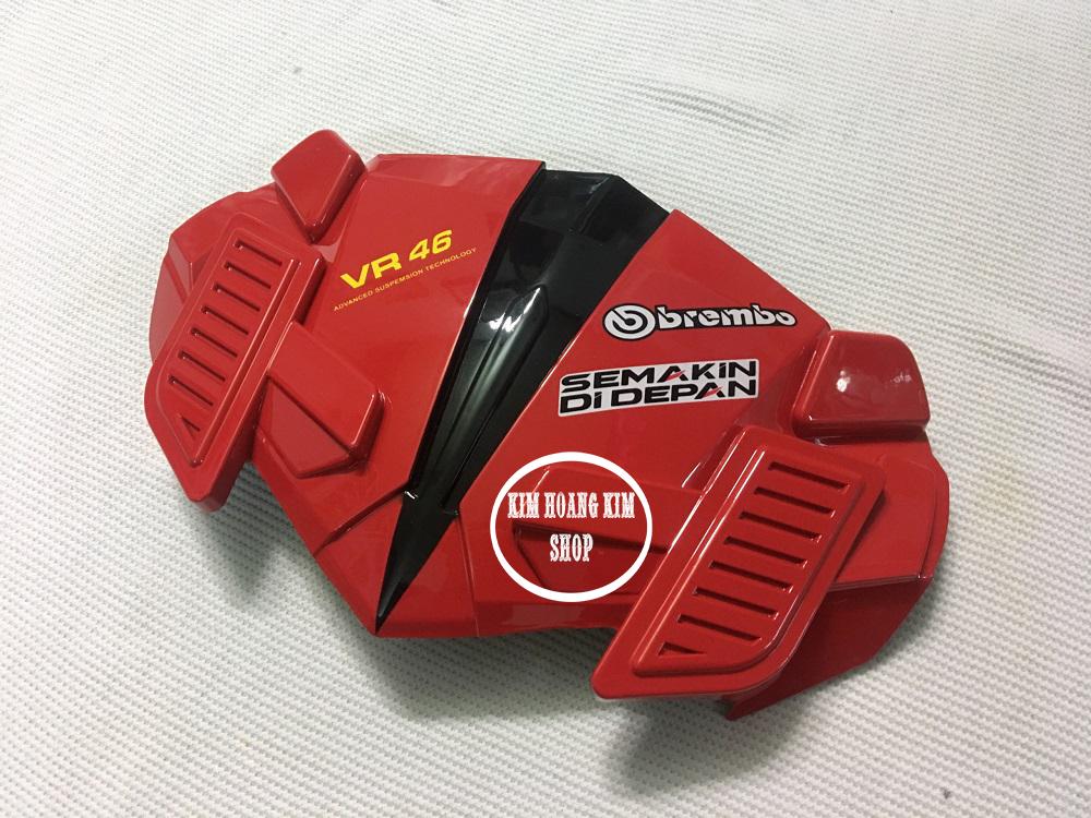Mão siêu nhân VR-46 dành cho Exciter 150 (màu đỏ) ốp đầu đèn