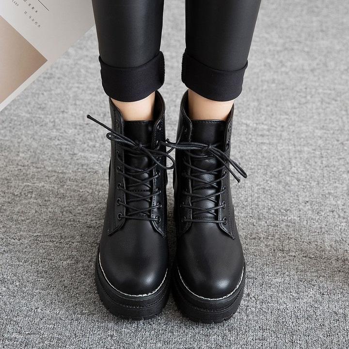 Giày boot nữ đế vuông 4cm dây buộc cá tính B118