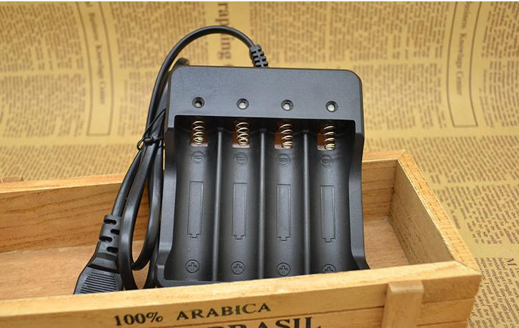 Đế sạc 4 pin 18650 chuyên dụng